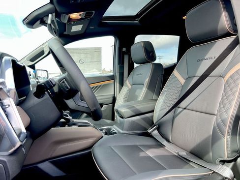 New 2026 GMC Canyon Denali image 17