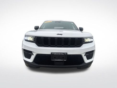 Used 2023 Jeep Grand Cherokee Altitude AWD/4WD image 7