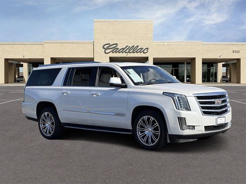 Used 2018 Cadillac Escalade ESV Luxury image 3