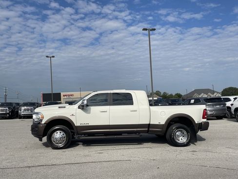 Used 2023 RAM 3500 Limited image 4