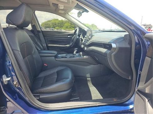 Used 2021 Nissan Altima 2.5 SR w/ SR Premium Package FWD image 4