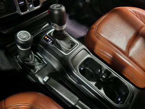 Used 2021 Jeep Wrangler Unlimited Sport AWD/4WD image 40
