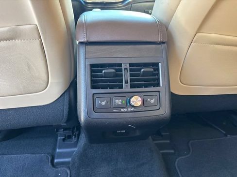 Used 2016 Toyota Avalon Limited FWD image 25