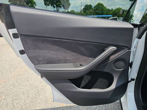 Used 2023 Tesla Model Y Long Range AWD/4WD image 18