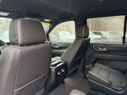 Used 2024 GMC Yukon SLT w/ SLT Luxury Package RWD image 20