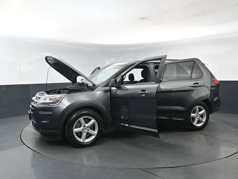 Used 2018 Ford Explorer XLT image 31