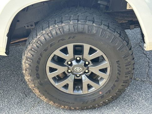 Used 2023 Toyota Tacoma SR5 w/ Technology Package image 19