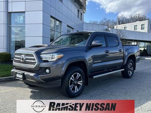 Used 2016 Toyota Tacoma TRD Sport image 1