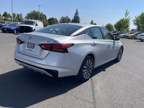 Used 2024 Nissan Altima 2.5 SV FWD image 5