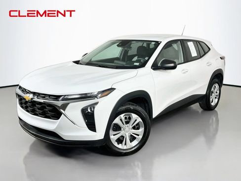 Used 2024 Chevrolet Trax LS FWD image 1
