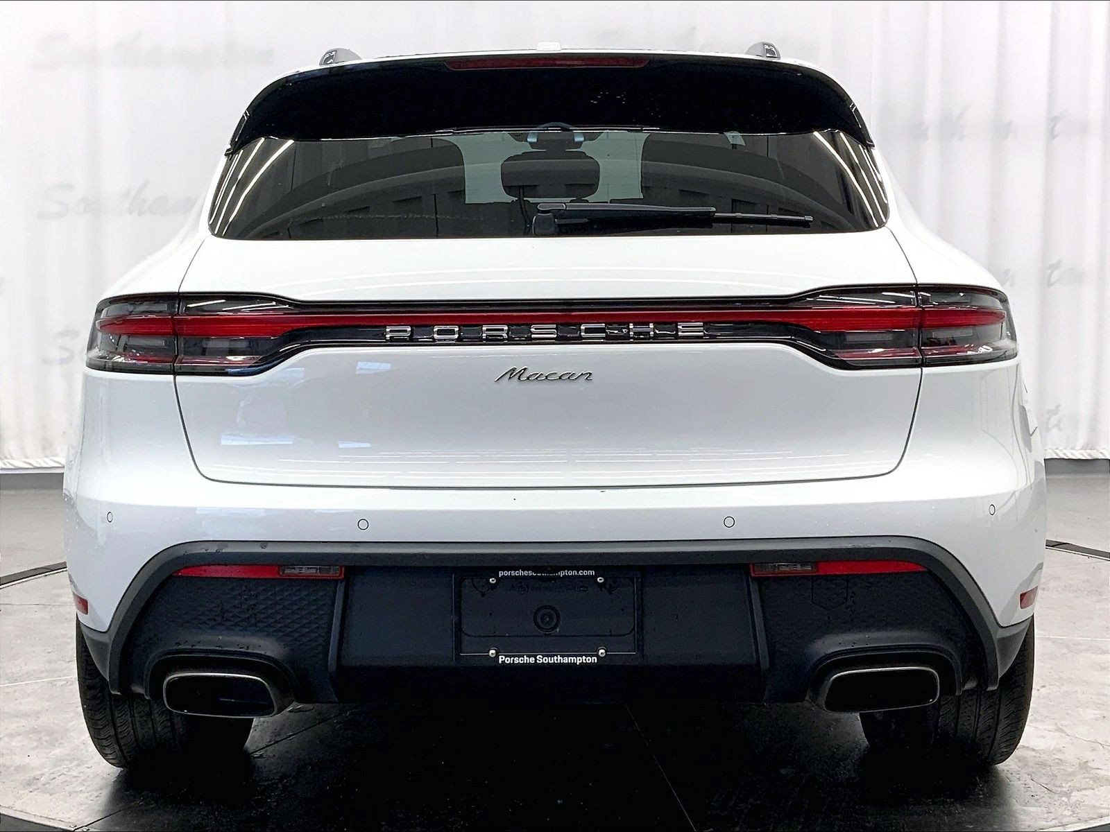 Certified 2023 Porsche Macan AWD/4WD image 6