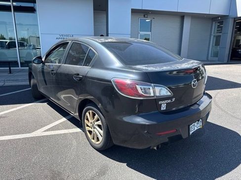 Used 2013 MAZDA MAZDA3 i Touring w/ Preferred Equipment Pkg FWD image 4