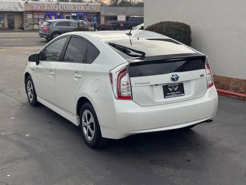 Used 2015 Toyota Prius Four image 4