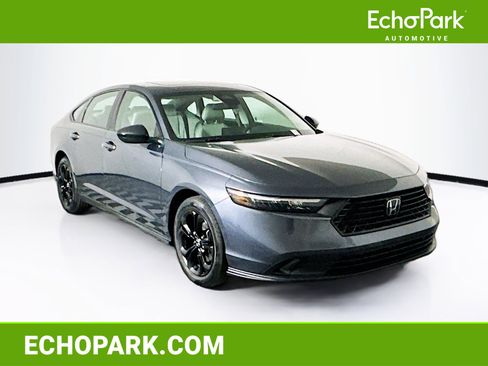 Used 2025 Honda Accord SE image 1
