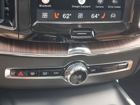 Certified 2024 Volvo XC60 B5 Plus w/ Climate Package AWD/4WD image 17