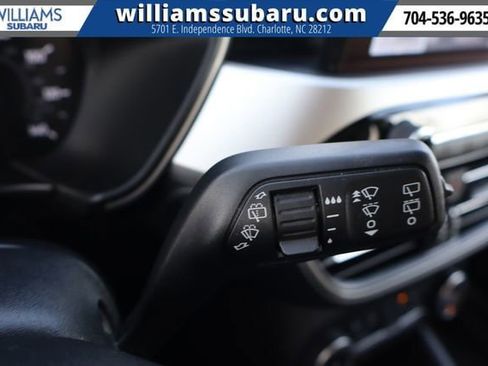 Used 2020 Ford Escape SE image 25