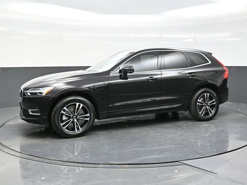 Used 2020 Volvo XC60 T8 Momentum image 3