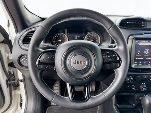 Used 2021 Jeep Renegade Latitude FWD image 10