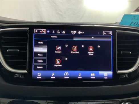 Used 2023 Chrysler Pacifica Touring-L image 39