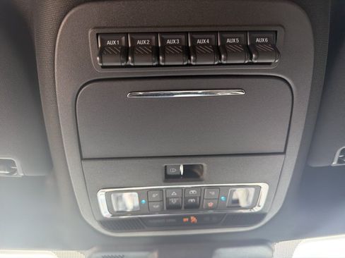 Used 2025 Ford F150 Raptor AWD/4WD image 17