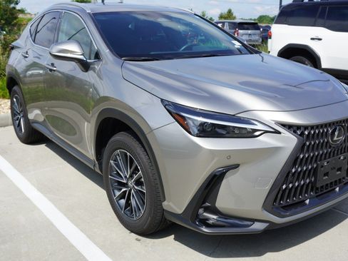 Certified 2025 Lexus NX 250 FWD w/ Accessory Package (Z1) image 3