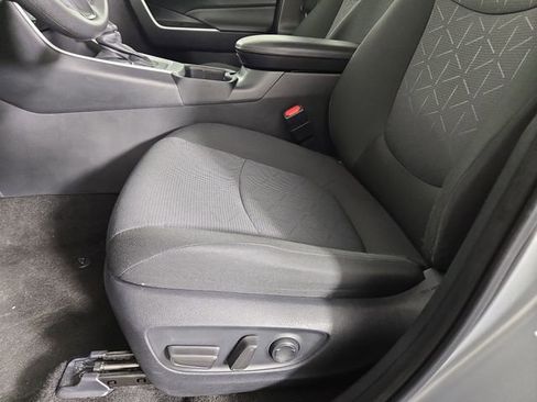 Used 2025 Toyota RAV4 XLE image 30