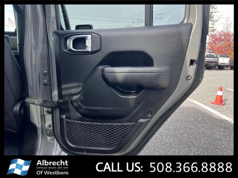 Used 2022 Jeep Gladiator Sport image 18