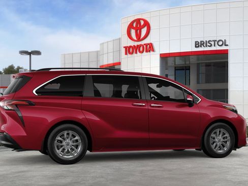 New 2026 Toyota Sienna XLE image 29