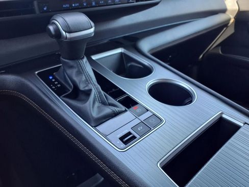 Used 2024 Toyota Sienna XLE Woodland Edition image 9