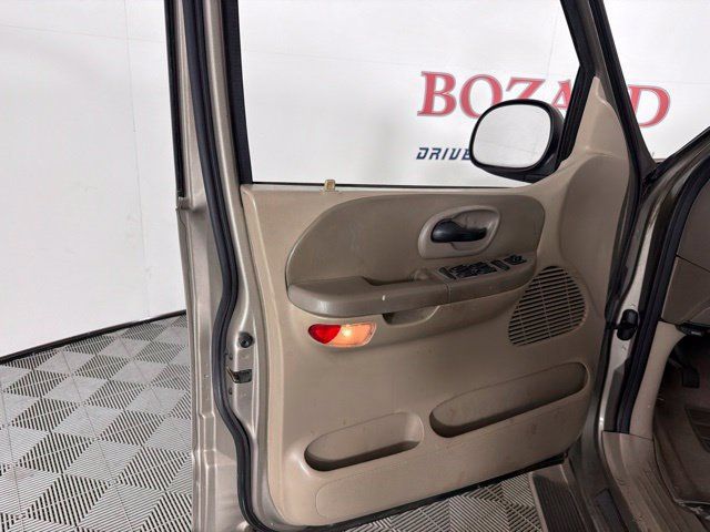 Used 2001 Ford F150 XLT RWD image 25