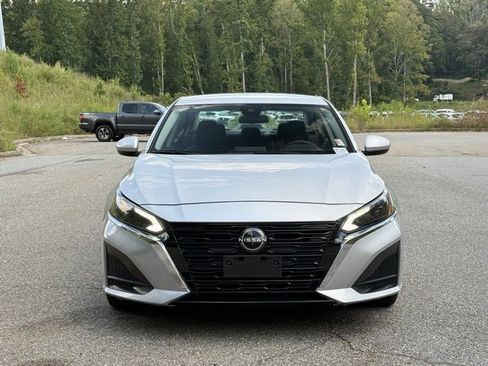 Used 2023 Nissan Altima 2.5 SV image 8