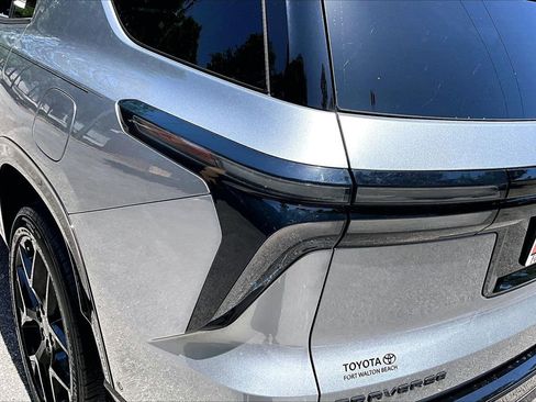 Used 2024 Chevrolet Traverse RS w/ LPO, Floor Liner Package FWD image 20