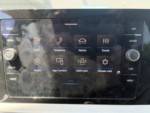 Used 2025 Volkswagen Taos SE w/ Panoramic Sunroof Package AWD/4WD image 9