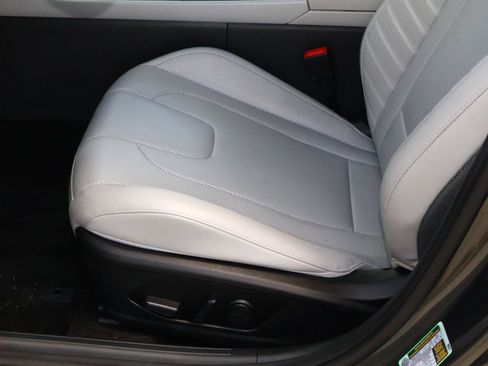 Used 2024 Hyundai Elantra Limited FWD image 13