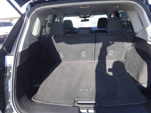 Used 2023 Nissan Rogue S image 10