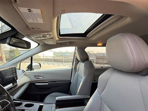 Used 2024 Toyota Sienna XLE image 21
