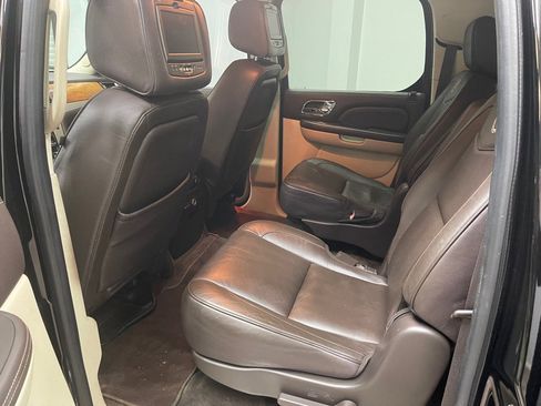 Used 2011 Cadillac Escalade ESV Platinum image 27