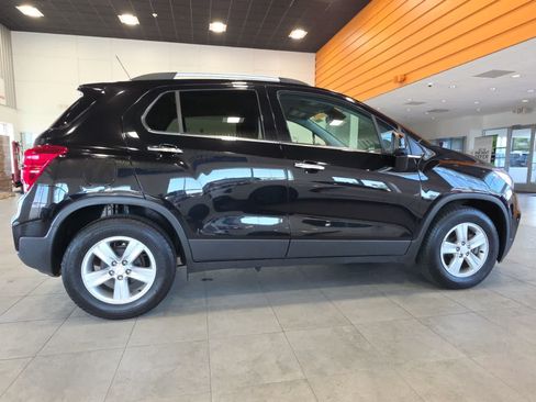 Used 2020 Chevrolet Trax LT w/ LT Convenience Package FWD image 6