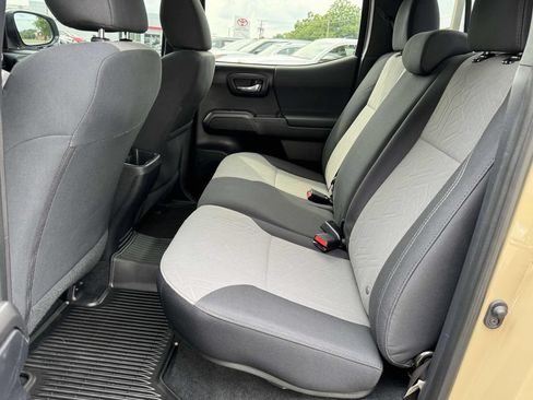 Used 2020 Toyota Tacoma TRD Sport AWD/4WD image 17
