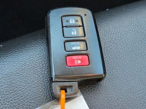 Used 2018 Toyota Corolla XLE image 37