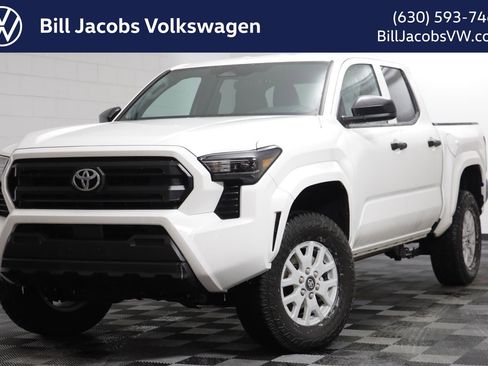 Used 2025 Toyota Tacoma SR image 1