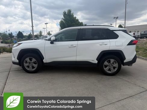 Used 2025 Toyota RAV4 XLE AWD/4WD image 4