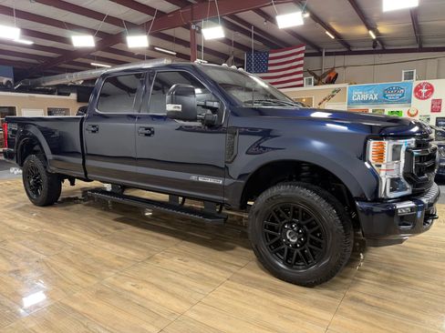 Used 2022 Ford F350 Lariat w/ Black Appearance Package AWD/4WD image 3