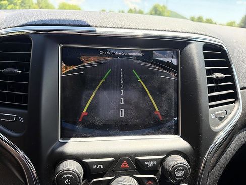 Used 2018 Jeep Grand Cherokee Altitude AWD/4WD image 15