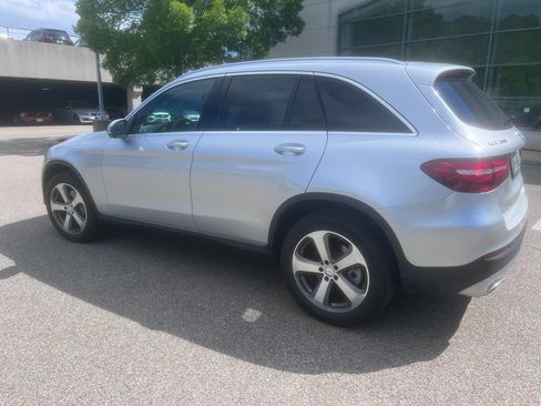 Used 2017 Mercedes-Benz GLC 300 4MATIC image 3