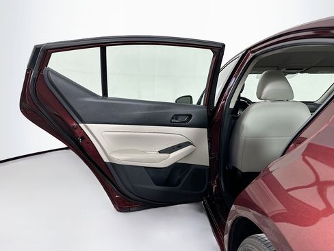 Used 2025 Nissan Altima 2.5 SV FWD image 25