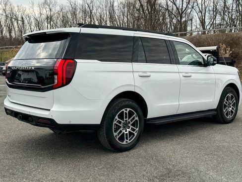 Used 2025 Ford Expedition Active AWD/4WD image 3
