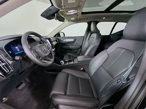 Used 2026 Volvo XC40 B5 Plus AWD/4WD image 32
