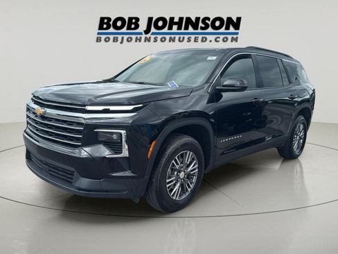 Used 2025 Chevrolet Traverse LT AWD/4WD image 4