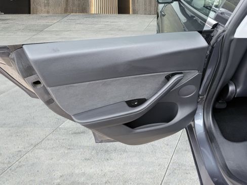 Used 2020 Tesla Model Y Performance image 32